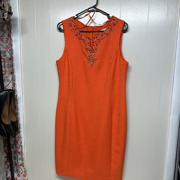 Sandra Darren Orange Sheath Midi Dress with Cutout Crew Neck - Picture 1 of 11